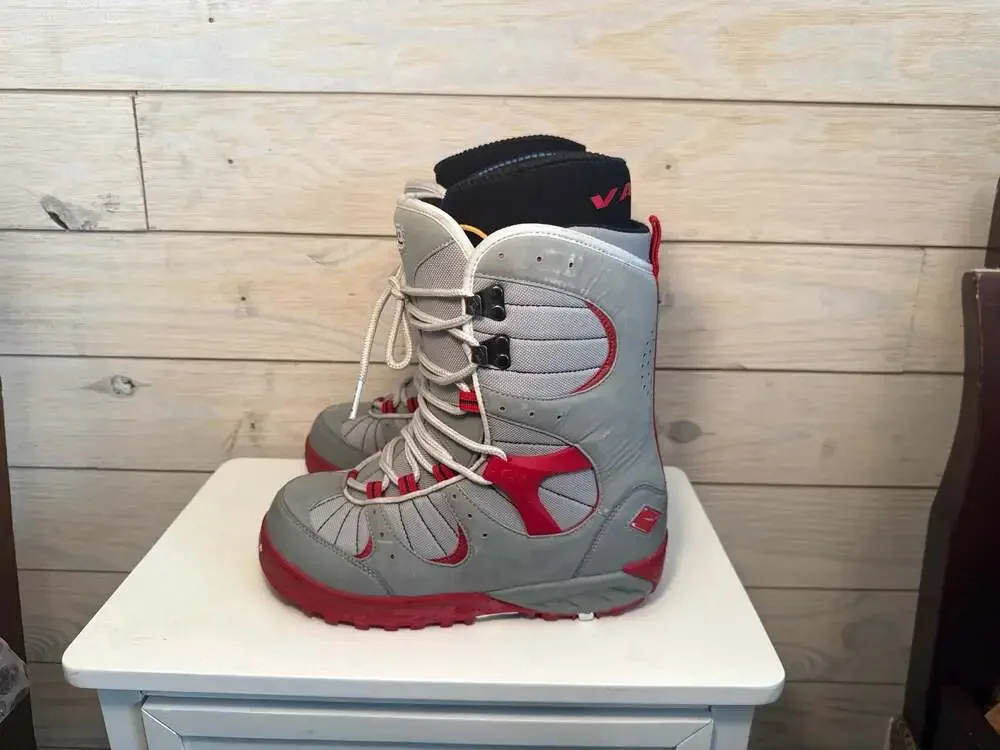 Vans Millennium 02/03 World Traveler Snowboard Boots Men's Size 8 ski